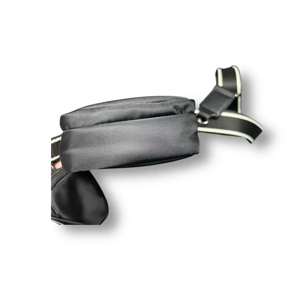 Chico's Black Cell Phone Crossbody Bag‎ Adjustable Strap Detachable Pouch